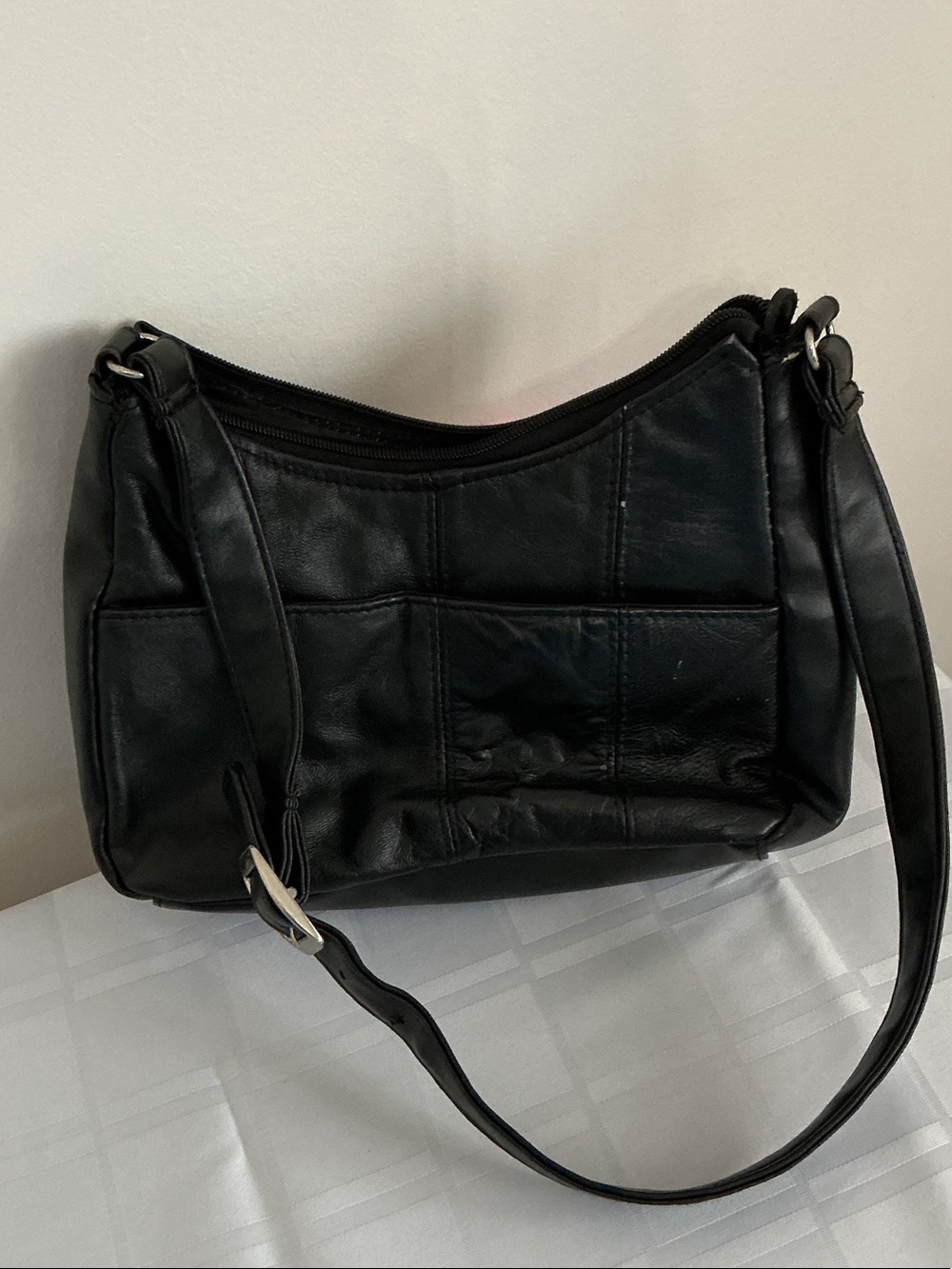 VTG Black shoulder handbag many pockets